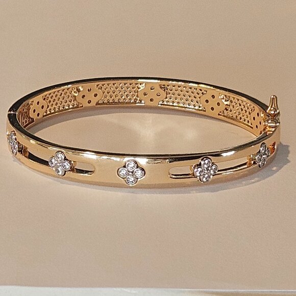 PARK LANE Yellow Gold Crystal ROYAL 2.25" Quatrefoil Bangle Bracelet - Picture 2 of 5